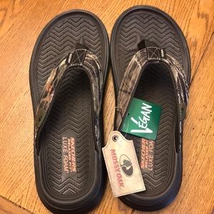 Mossy Oak Skechers relaxed fit Luxe Foam flip-flops